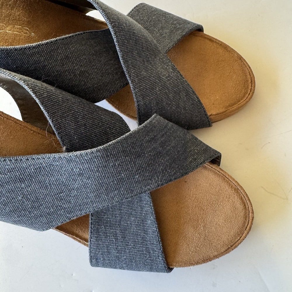 Aerosoles |  "Coco Plush" Women's Denim Blue Wedge Weave Sandals Size 9 Rattan - Picture 2 of 9